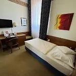 Viktoria Hotel 4*