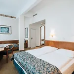 Viktoria Hotel 4*