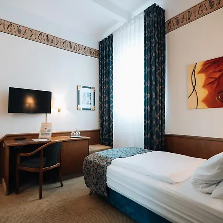 Viktoria Hotell 4*