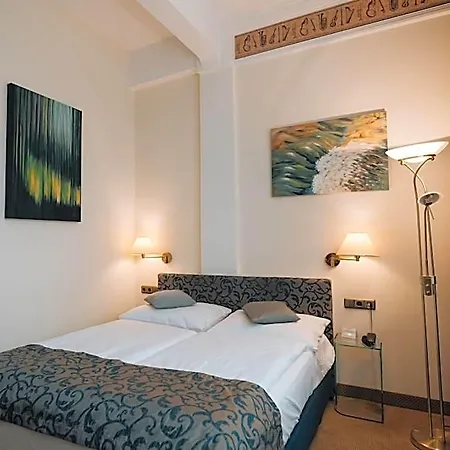 Viktoria Hotel 4*