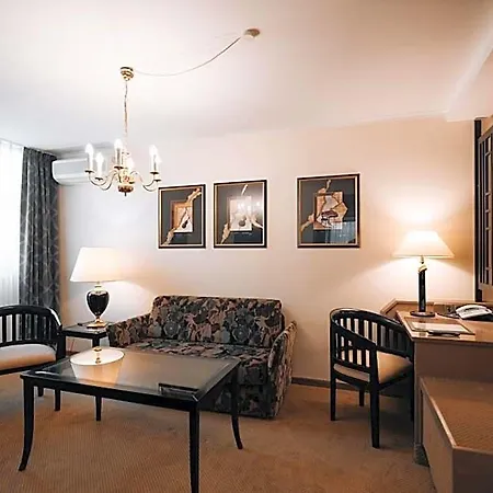 Viktoria Hotel 4*
