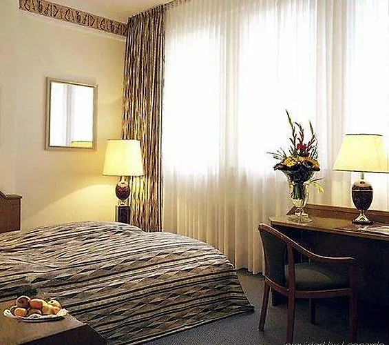 Viktoria Hotel 4*