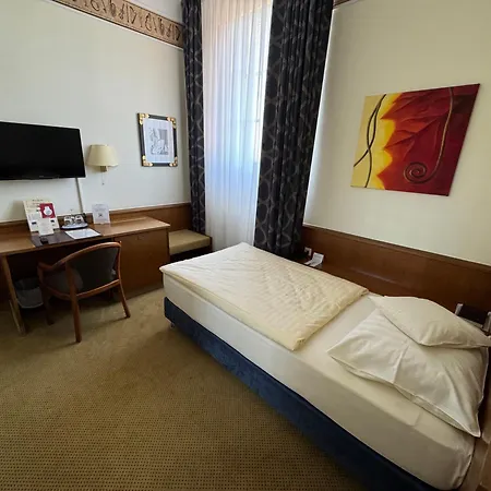 Viktoria Hotel 4*