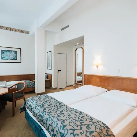 Viktoria Hotel 4*