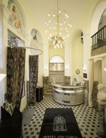 ヴィクトリア 4*