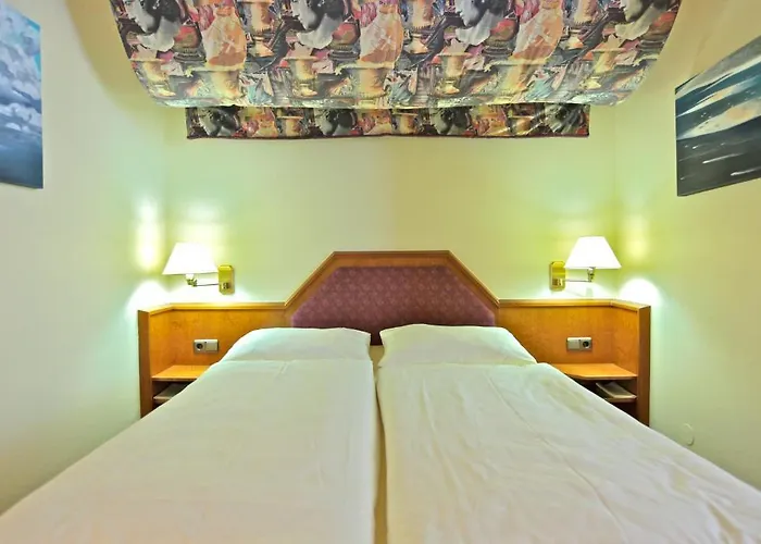 ヴィクトリア 4*